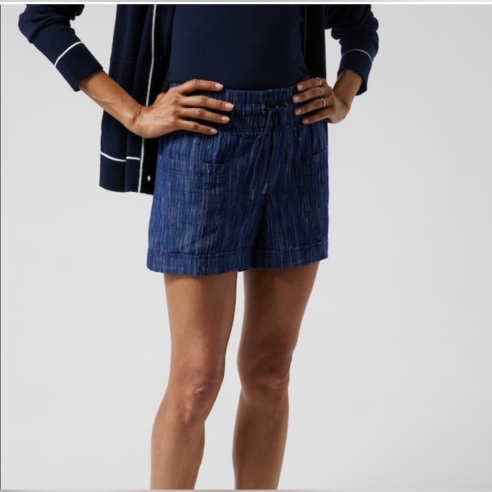 Athleta Cano Linen Shorts in Navy